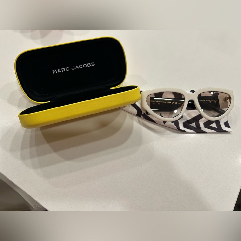 Marc Jacob's sunglases like new